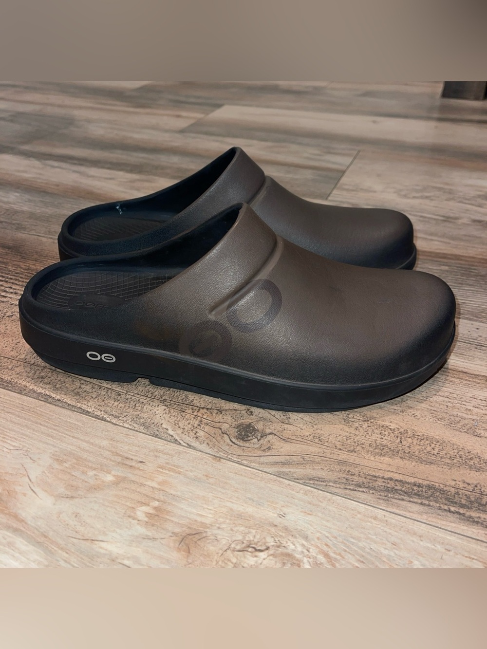 Oofos OOcloogs Brown Black Clogs Recovery Shoes Slip Ons Mens Size 10 Womens 12
